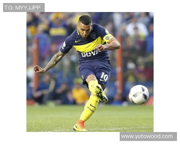 全球足坛传奇再聚焦：盘点历史百大球星的辉煌与传奇足迹