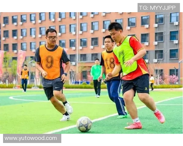 校园足球球星风采画:展现青春力量与梦想的竞技之美 校园足球球星风采画:展现青春力量与梦想的竞技之美