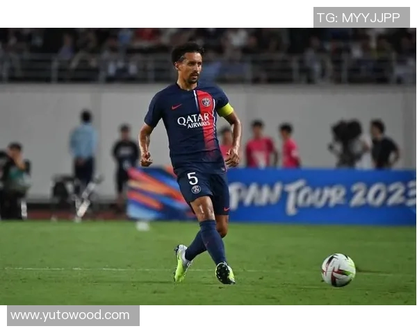 马尔基尼奥斯：从足球少年到顶级后卫的成长之路与荣耀时刻